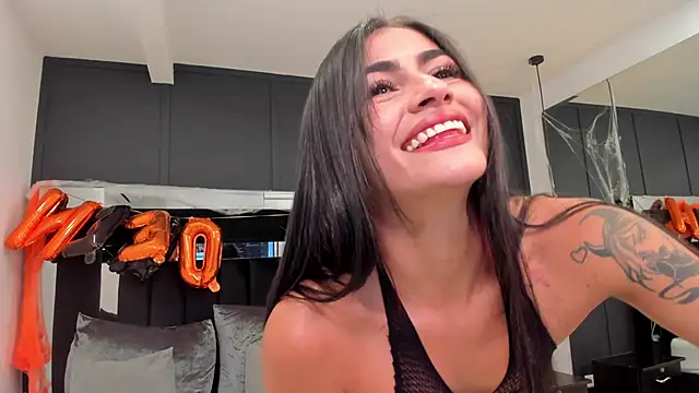 emilie xx  online show from October 29, 2025, 10:09 pm