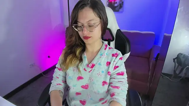 blackberrys  online show from November 30, 2025, 1:01 pm