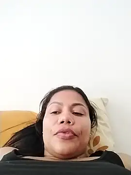 KarenGuzman  online show from November 11, 2025, 3:51 pm