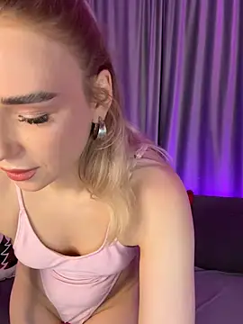 Snapshot of Eva_Millss chatting on December 16, 2024, 8:05 pm Eva Millss online show from December 16, 2024, 8:05 pm