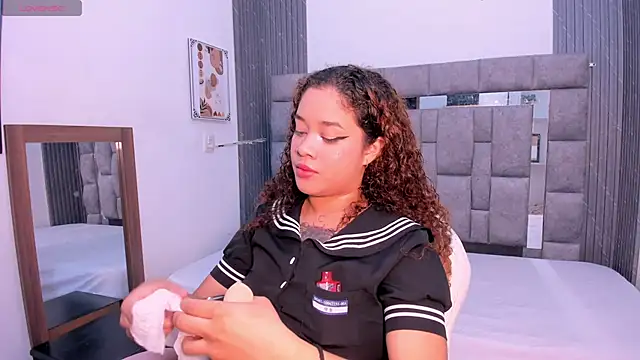 zulyjones online show from October 18, 2025, 12:40 pm