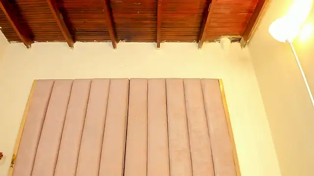 VICTORIA RASH online show from January 5, 2026, 7:28 pm