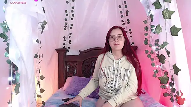 Snapshot of centaurigirl chatting on March 19, 2025, 1:54 am centaurigirl online show from March 19, 2025, 1:54 am