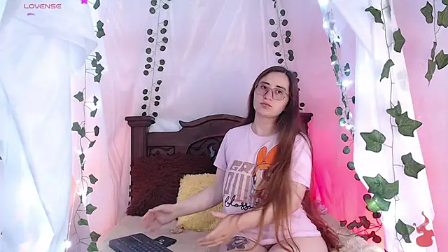 Snapshot of centaurigirl chatting on February 24, 2025, 4:38 am centaurigirl online show from February 24, 2025, 4:38 am