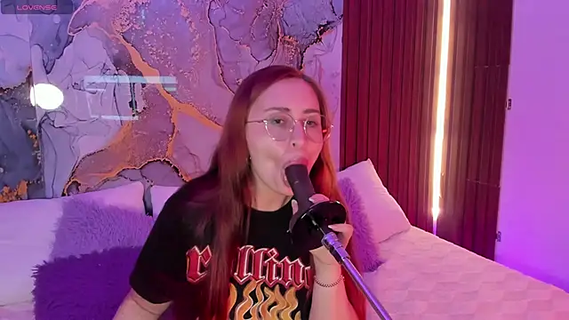 centaurigirl online show from January 14, 2026, 3:43 am