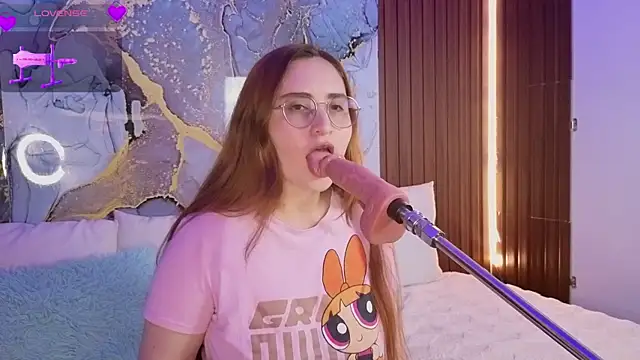 centaurigirl online show from July 11, 2026, 3:18 am