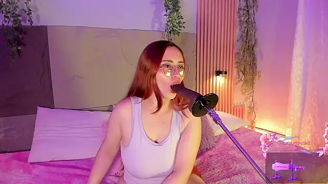 centaurigirl online show from February 14, 2026, 3:40 am