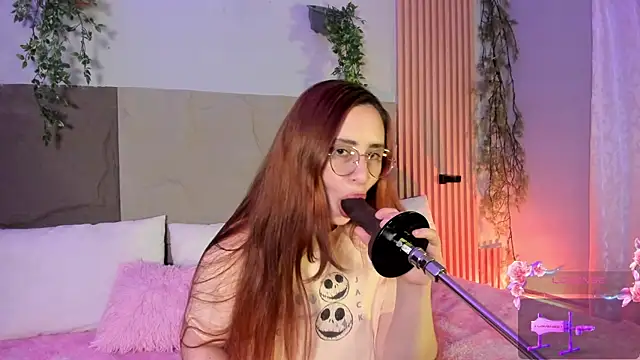 centaurigirl online show from April 8, 2026, 11:50 pm