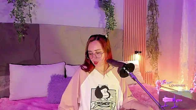 centaurigirl online show from February 12, 2026, 11:48 pm