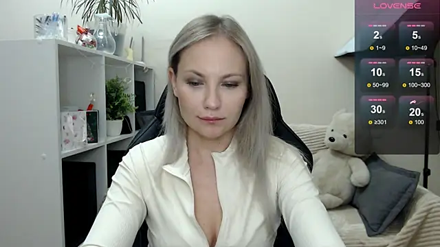 Sunny bunny6 online show from November 12, 2025, 4:49 am