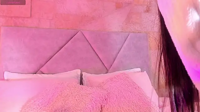 Emilyh  online show from January 8, 2026, 7:20 pm