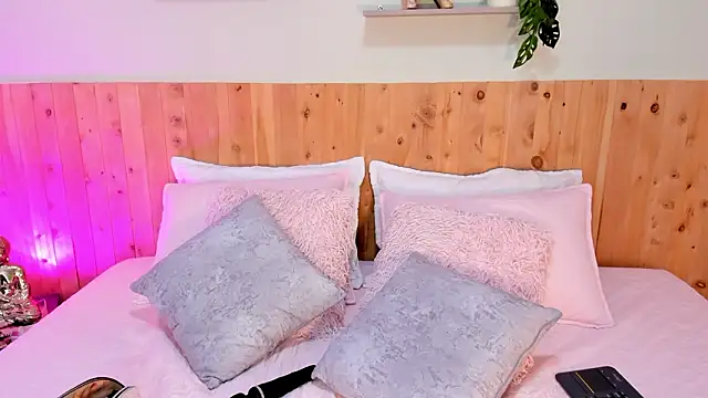 Snapshot of Emilyh_ chatting on January 16, 2026, 7:40 pm Emilyh online show from January 16, 2026, 7:40 pm