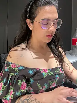 Emily Russo  online show from January 7, 2025, 2:30 pm