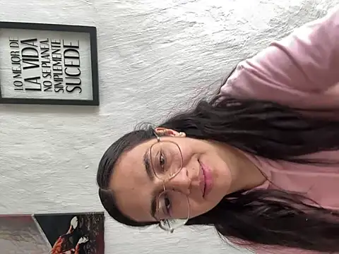 Emily Russo  online show from January 31, 2025, 5:53 pm