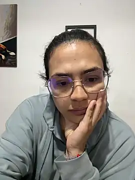 Emily Russo  online show from January 26, 2025, 11:18 pm