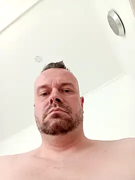 mikaaaaase online show from April 22, 2026, 12:23 pm