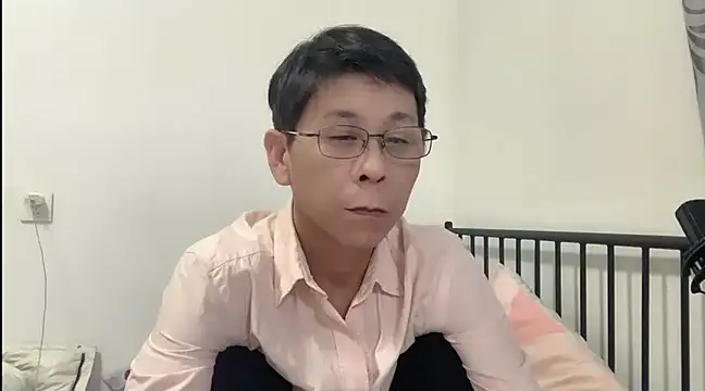 Snapshot of TGH521 chatting on January 9, 2025, 10:20 am TGH521 online show from January 9, 2025, 10:20 am