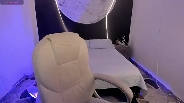 AlliceRosero online show from October 9, 2025, 4:35 am