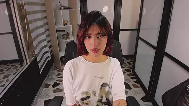 AlliceRosero online show from November 7, 2025, 4:28 am