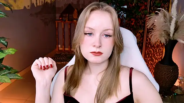 VivienLeeigh online show from March 8, 2026, 5:33 am