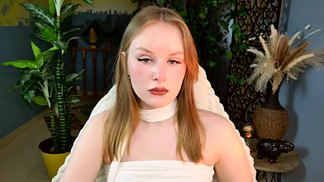 VivienLeeigh online show from July 20, 2026, 6:10 am