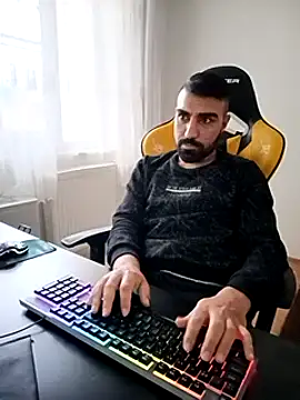 Snapshot of SertSikici022 chatting on December 7, 2024, 1:35 pm SertSikici022 online show from December 7, 2024, 1:35 pm