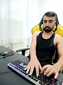 Snapshot of SertSikici022 chatting on December 17, 2024, 2:44 pm SertSikici022 online show from December 17, 2024, 2:44 pm