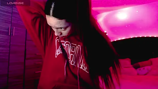 holy juli online show from November 3, 2025, 4:07 am