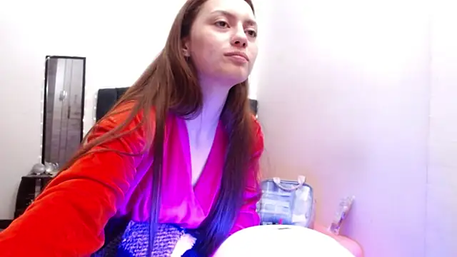 holy juli online show from April 9, 2026, 6:19 am