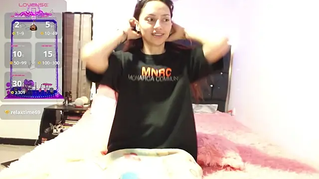 Snapshot of holy_juli chatting on February 23, 2025, 5:34 am holy juli online show from February 23, 2025, 5:34 am