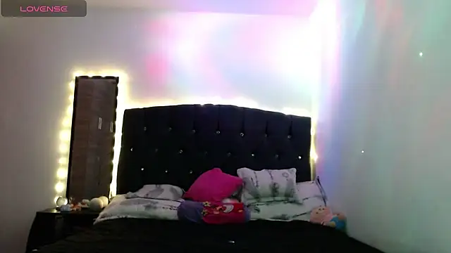 Snapshot of holy_juli chatting on February 11, 2025, 4:33 am holy juli online show from February 11, 2025, 4:33 am