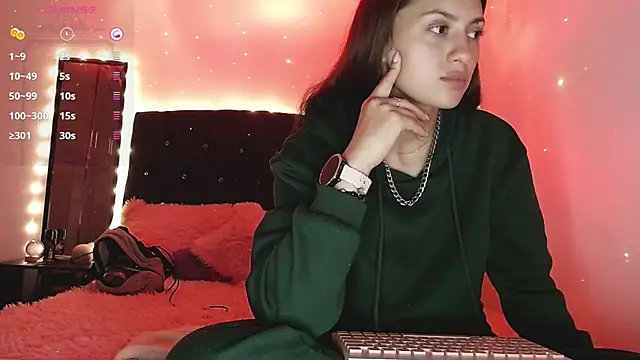 Snapshot of holy_juli chatting on February 17, 2025, 3:47 am holy juli online show from February 17, 2025, 3:47 am
