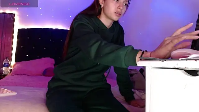 Snapshot of holy_juli chatting on February 18, 2025, 12:06 pm holy juli online show from February 18, 2025, 12:06 pm
