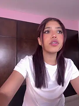 Snapshot of KellyOlsenbe chatting on November 3, 2025, 8:23 pm KellyOlsenbe online show from November 3, 2025, 8:23 pm