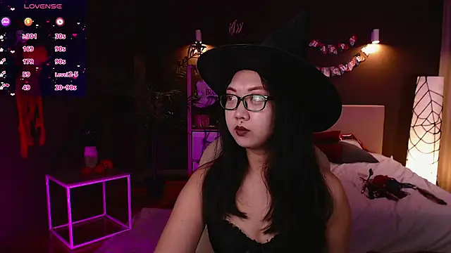 Marine Vact online show from October 31, 2025, 2:02 pm