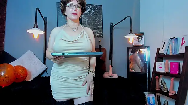 Snapshot of Samantha_mature56 chatting on May 4, 2026, 2:15 am Samantha mature56 online show from May 4, 2026, 2:15 am