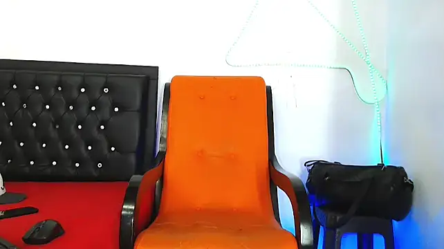 Damian hart 24CM online show from November 4, 2025, 7:28 pm