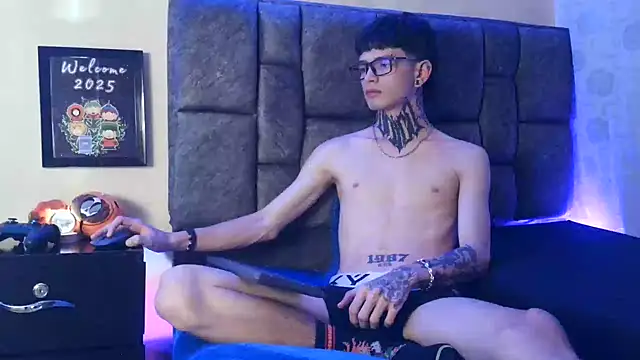 Snapshot of Dan_brownn chatting on February 4, 2025, 7:00 pm Dan brownn online show from February 4, 2025, 7:00 pm