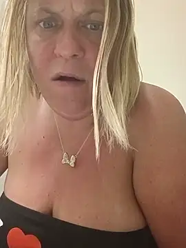Playmate86 online show from July 12, 2026, 3:51 am