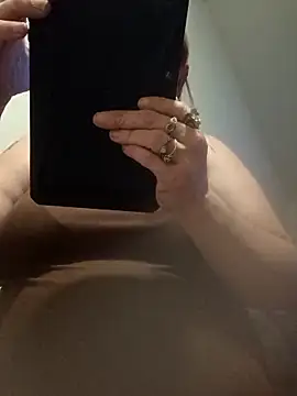 Playmate86 online show from April 2, 2026, 4:52 am