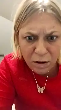 Snapshot of Playmate86 chatting on December 6, 2024, 8:32 am Playmate86 online show from December 6, 2024, 8:32 am