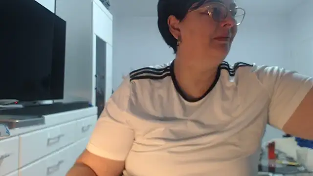 Amandamuller1982 online show from March 15, 2026, 9:55 pm