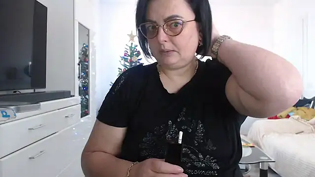 Amandamuller1982 online show from December 17, 2025, 8:08 am