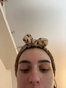 AdelinaAlia online show from April 15, 2026, 10:43 am