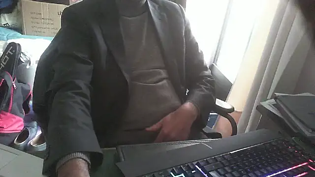 shyfrenchcock1 online show from February 5, 2026, 1:07 pm