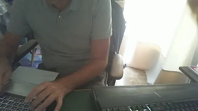 shyfrenchcock1 online show from July 6, 2026, 12:45 pm
