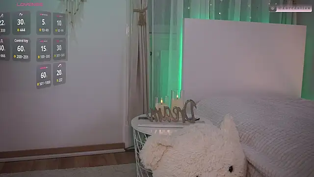 ZoeeZolton online show from December 15, 2024, 2:27 pm