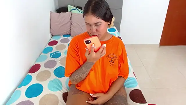 Miranda-brow online show from October 21, 2025, 5:34 pm