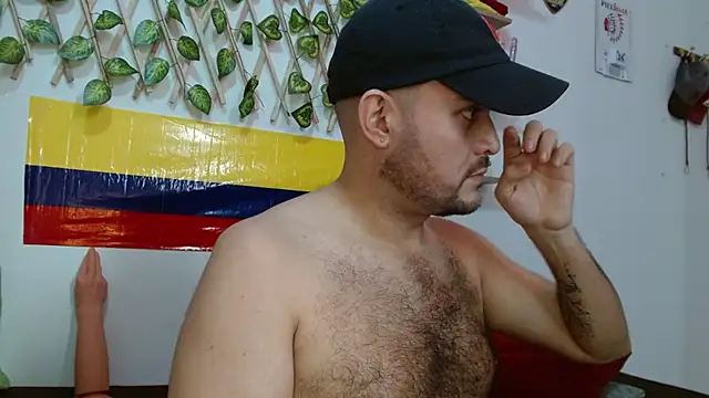 Snapshot of fetish_padrino chatting on February 26, 2025, 10:04 pm fetish padrino online show from February 26, 2025, 10:04 pm