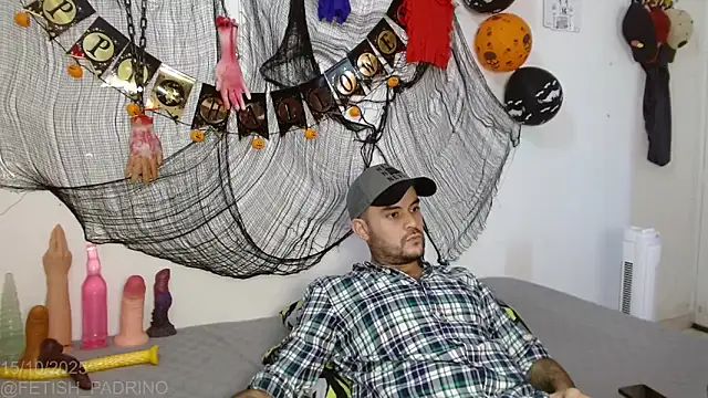 Snapshot of fetish_padrino chatting on October 16, 2025, 5:54 pm fetish padrino online show from October 16, 2025, 5:54 pm
